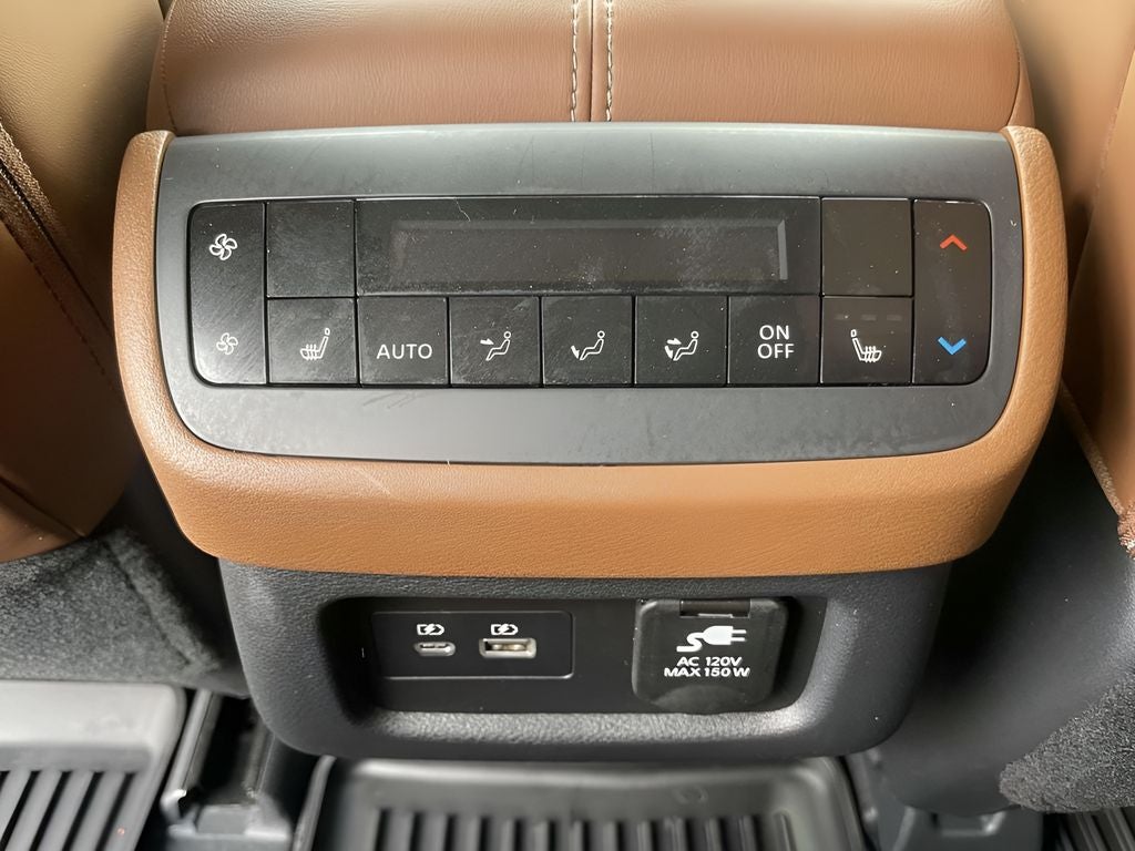 2025 Nissan Pathfinder Platinum