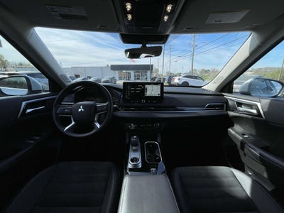 2025 Mitsubishi Outlander SE