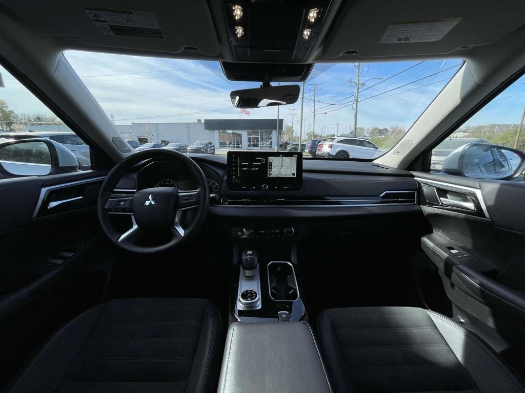 2025 Mitsubishi Outlander SE