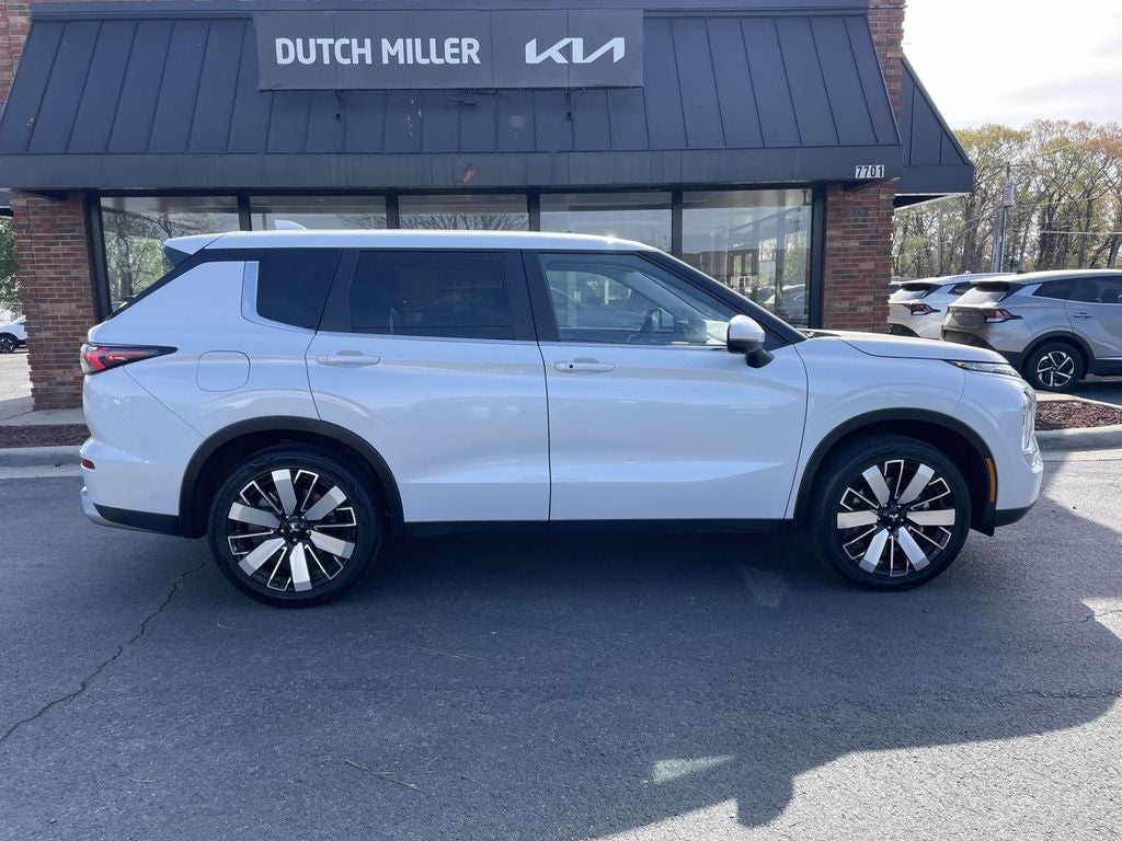 2025 Mitsubishi Outlander SE