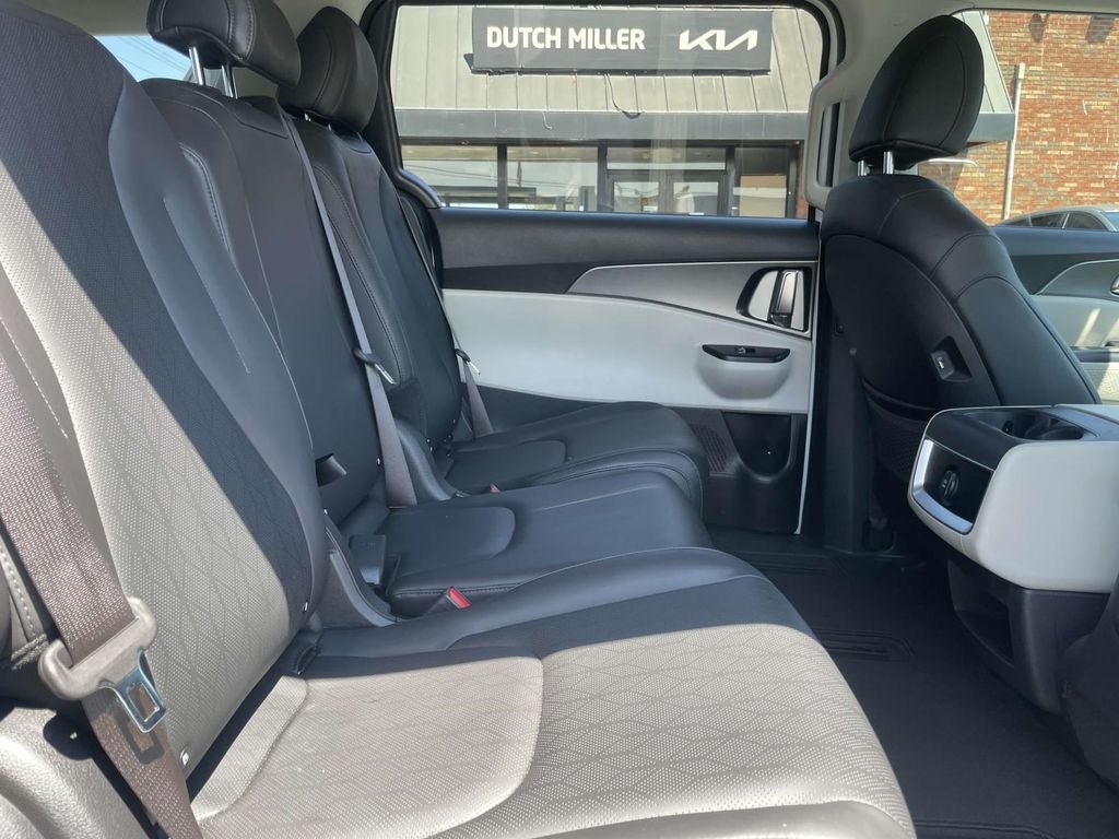 2024 Kia Carnival LX