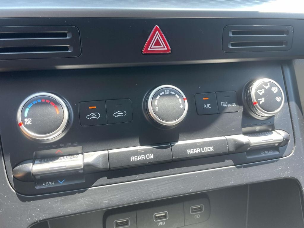 2024 Kia Carnival LX