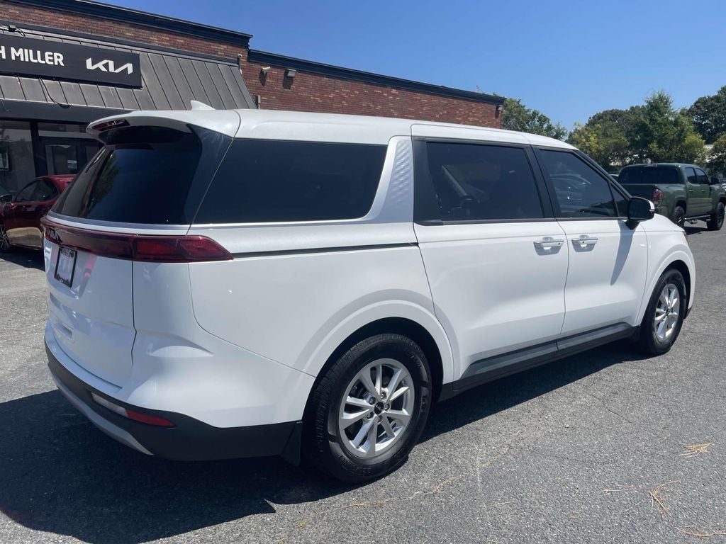 2024 Kia Carnival LX