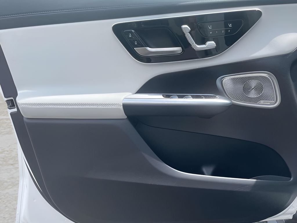 2025 Mercedes-Benz GLC 300