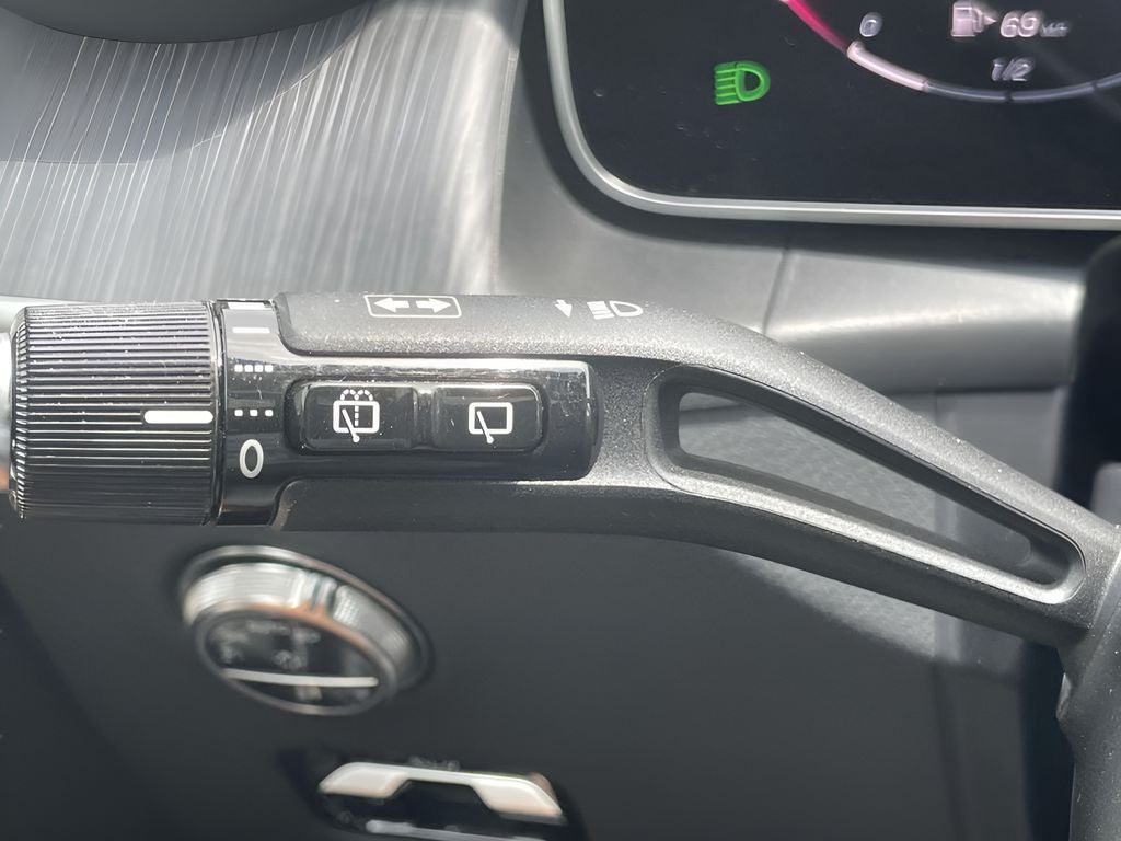 2025 Mercedes-Benz GLC 300