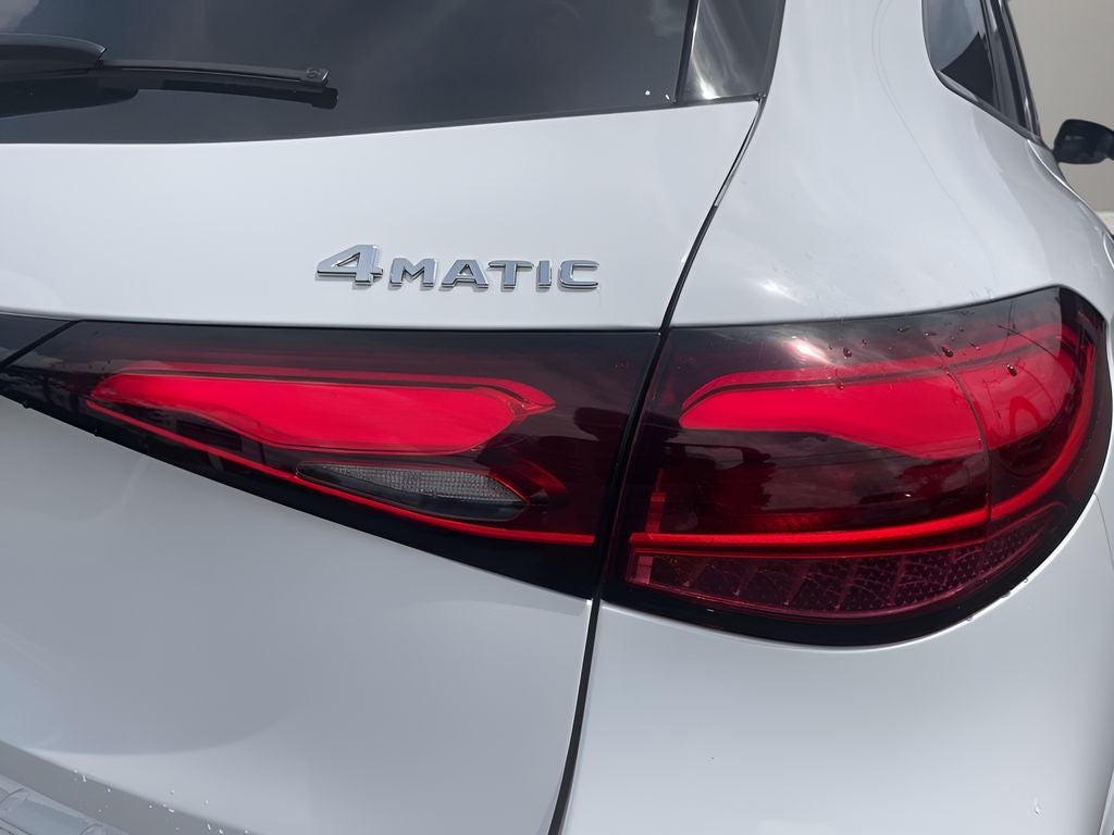 2025 Mercedes-Benz GLC 300