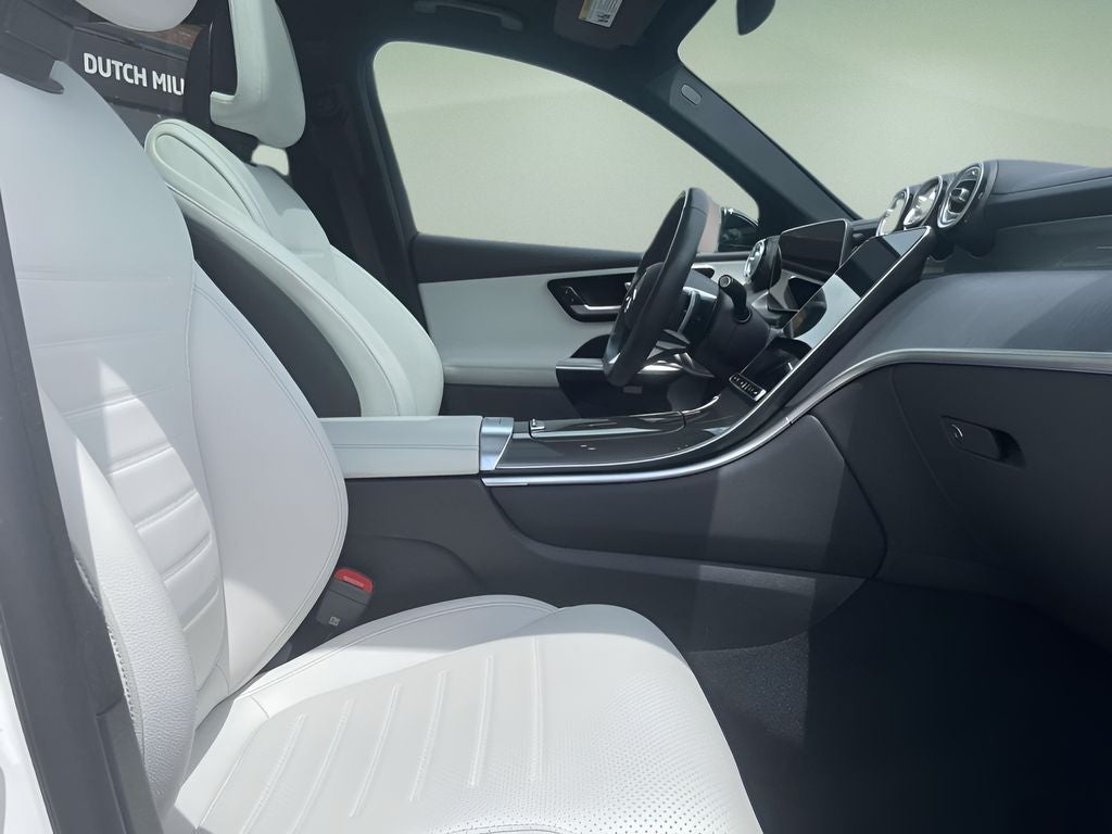 2025 Mercedes-Benz GLC 300