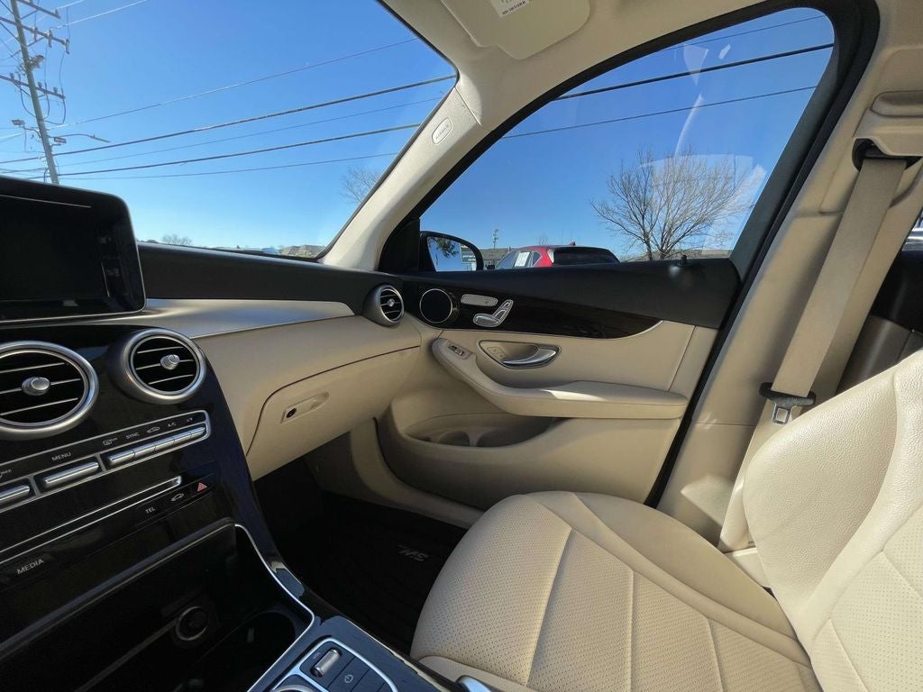 2017 Mercedes-Benz GLC 300