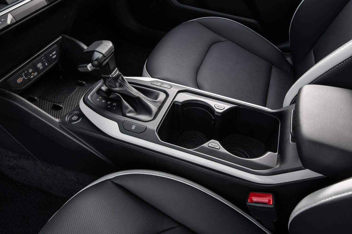 Kia K4 gear selector and center console
