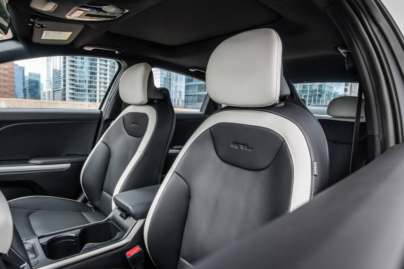 Kia K4 front seats and interior materials