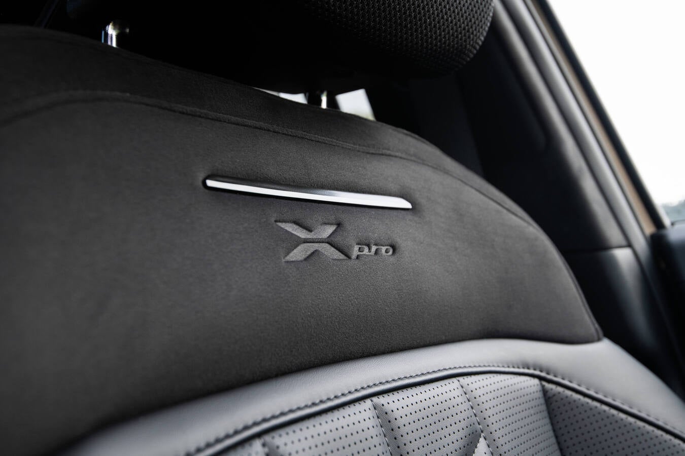 2027 Kia Telluride driver's seat and dashboard